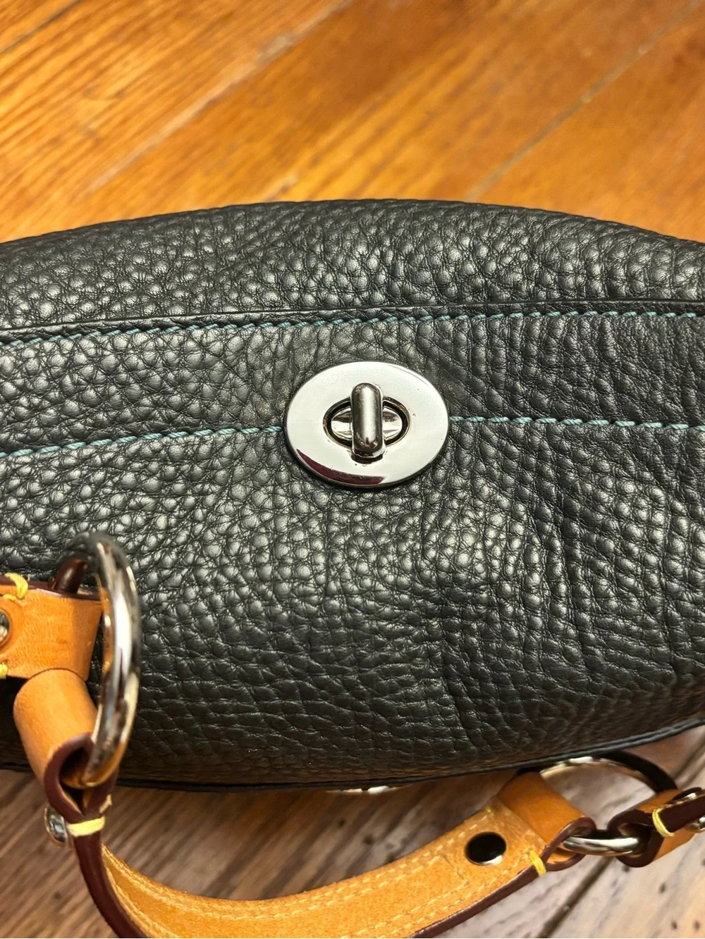 Vintage Coach Chelsea Turnlock Hobo C06S-8A38 Black Pebbled Leather
